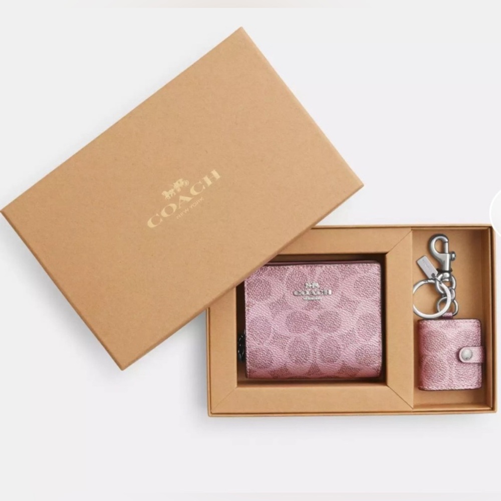 New COACH NEW IN BOX Pink Rose Snap Wallet And Picture Frame Fob Charm Gift Set
